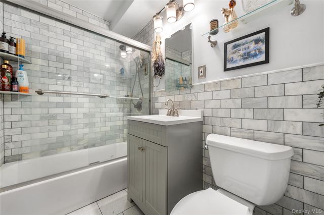 90 Park Avenue S B6, Rockville Centre, NY 11570