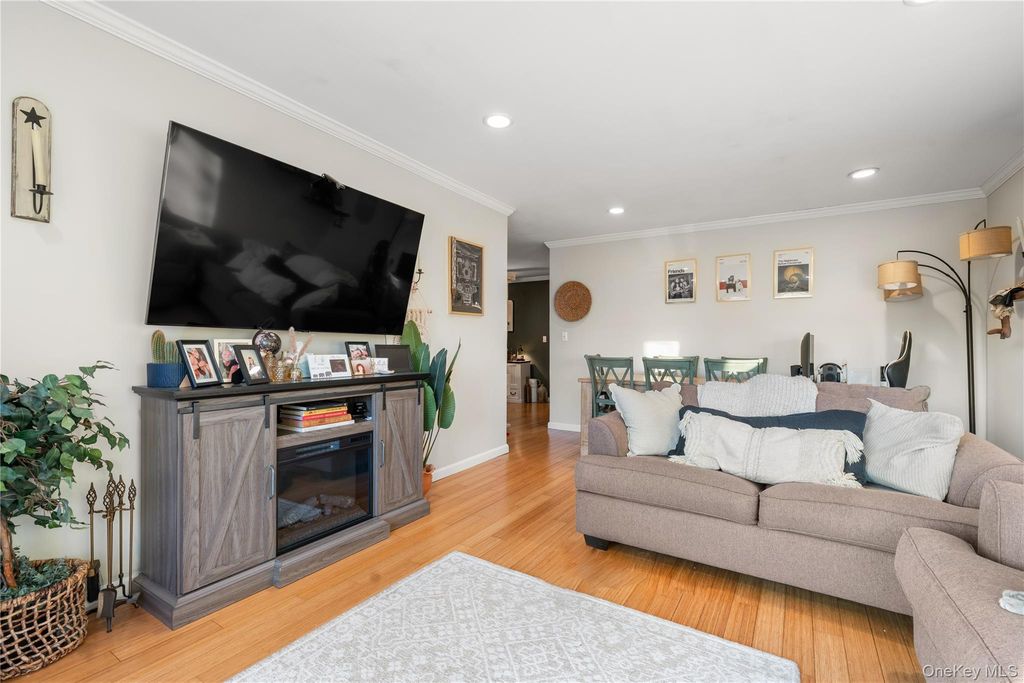 90 Park Avenue S B6, Rockville Centre, NY 11570