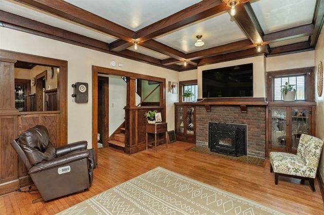 1518 E 9th Street, Des Moines, IA 50316