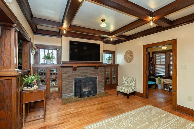 1518 E 9th Street, Des Moines, IA 50316