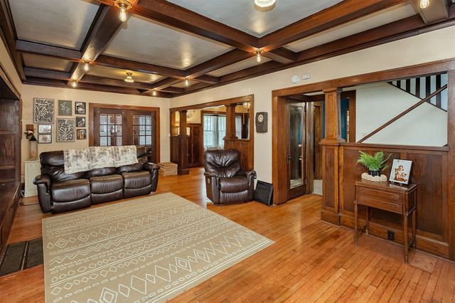 1518 E 9th Street, Des Moines, IA 50316