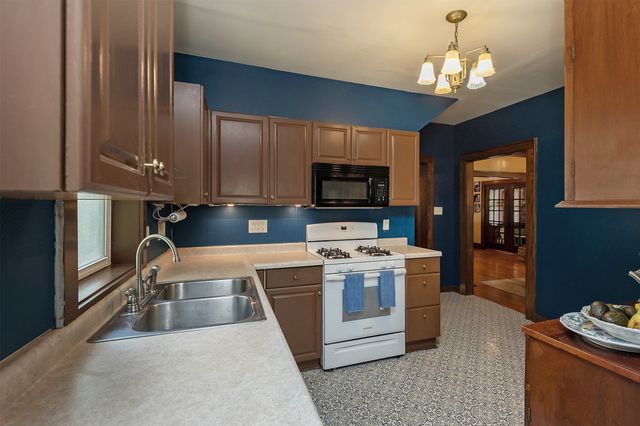 1518 E 9th Street, Des Moines, IA 50316
