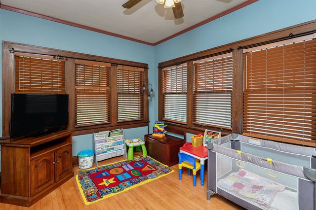 1518 E 9th Street, Des Moines, IA 50316