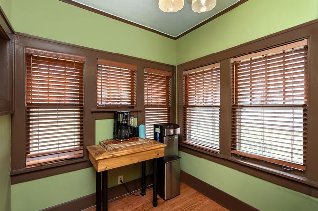 1518 E 9th Street, Des Moines, IA 50316