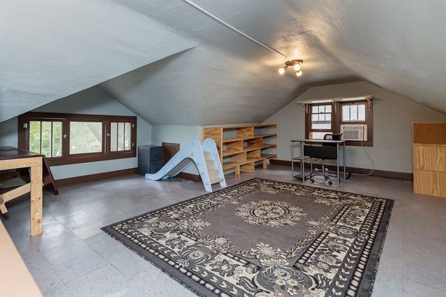 1518 E 9th Street, Des Moines, IA 50316