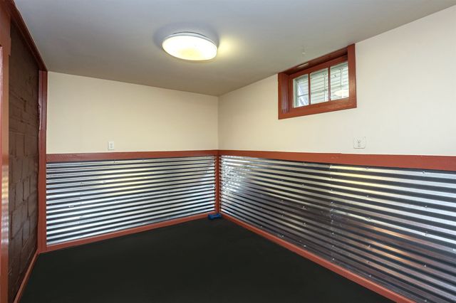 1518 E 9th Street, Des Moines, IA 50316