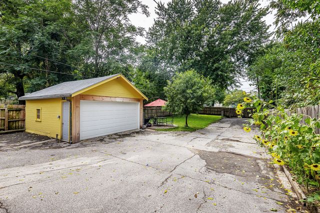 1518 E 9th Street, Des Moines, IA 50316