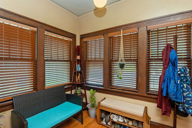 1518 E 9th Street, Des Moines, IA 50316