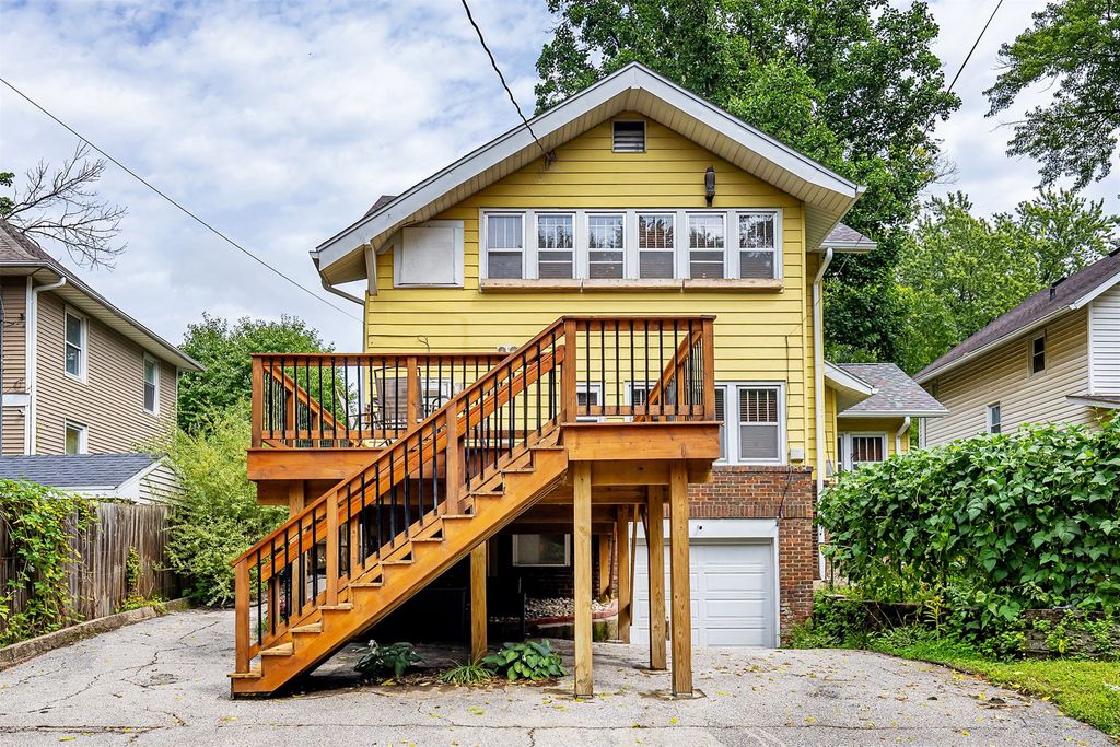 1518 E 9th Street, Des Moines, IA 50316