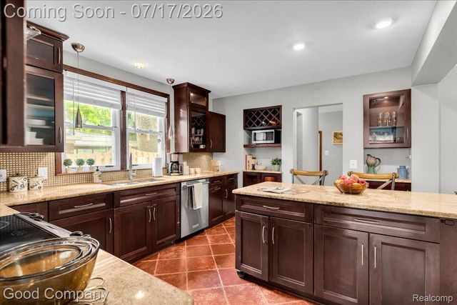 231 N Vermont Avenue, Royal Oak, MI 48067