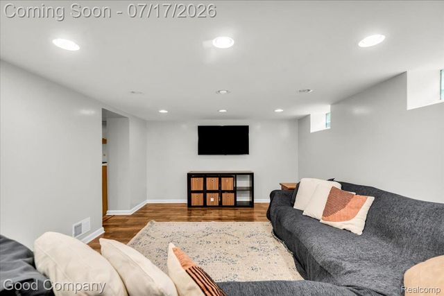 231 N Vermont Avenue, Royal Oak, MI 48067