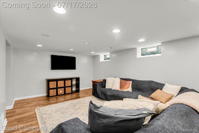 231 N Vermont Avenue, Royal Oak, MI 48067