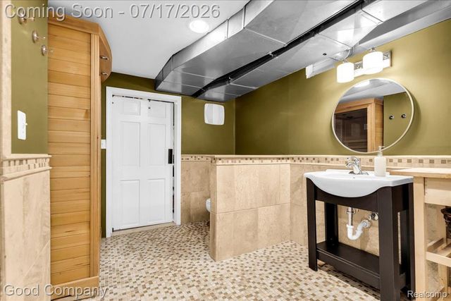 231 N Vermont Avenue, Royal Oak, MI 48067