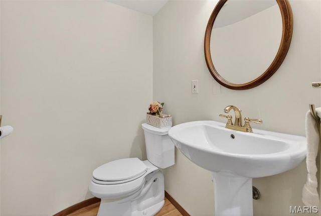 8 Price Court, Olivette, MO 63132