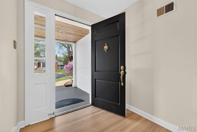 8 Price Court, Olivette, MO 63132