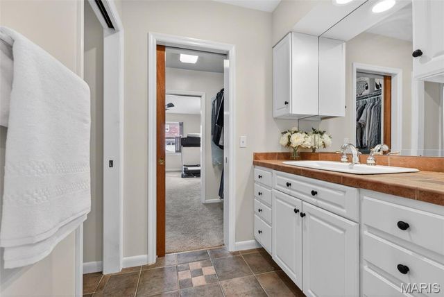 8 Price Court, Olivette, MO 63132