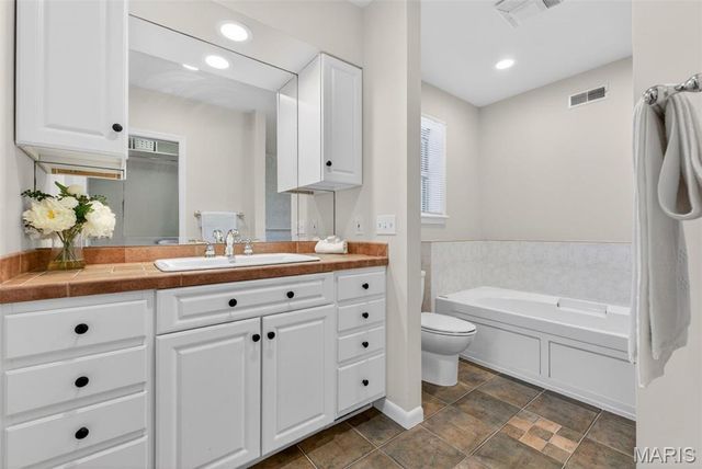 8 Price Court, Olivette, MO 63132