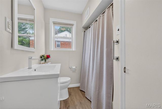 8 Price Court, Olivette, MO 63132
