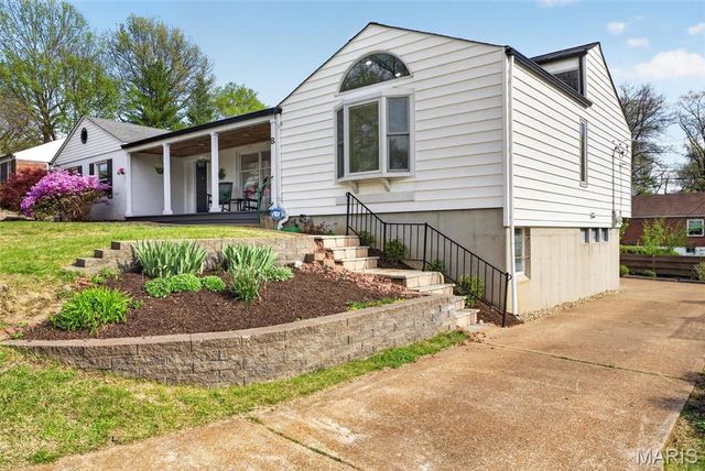 8 Price Court, Olivette, MO 63132