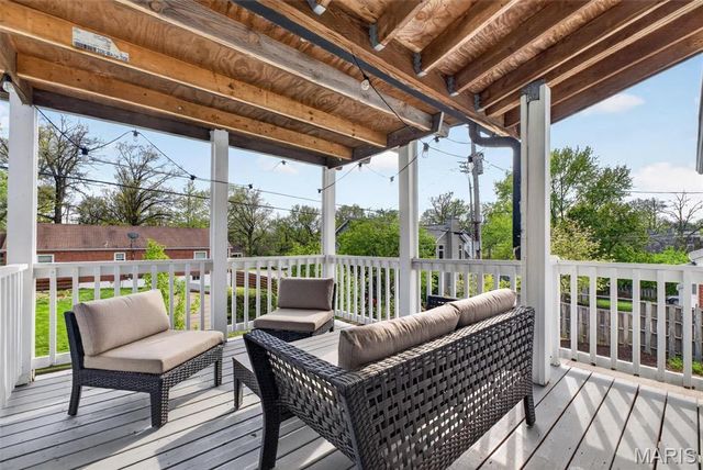 8 Price Court, Olivette, MO 63132