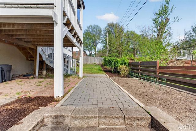 8 Price Court, Olivette, MO 63132