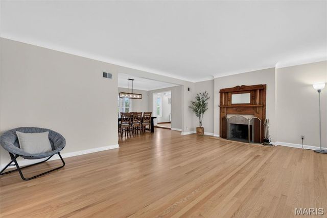 8 Price Court, Olivette, MO 63132