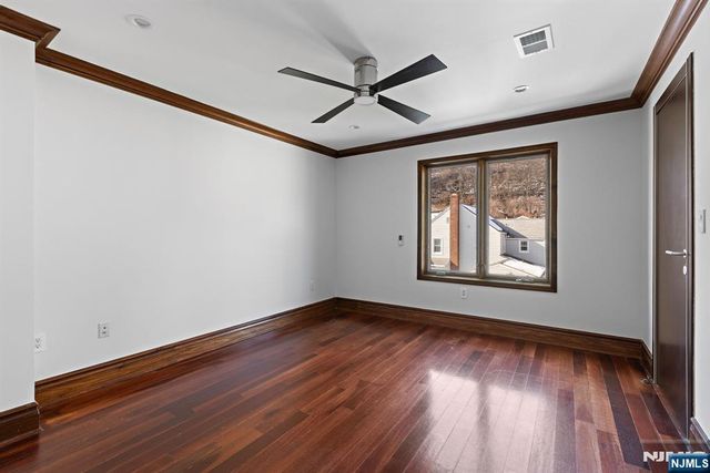 1286 River Road, Edgewater, NJ 07020