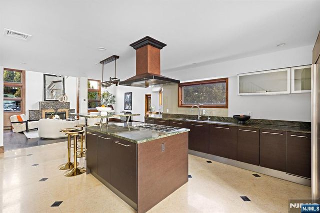 1286 River Road, Edgewater, NJ 07020
