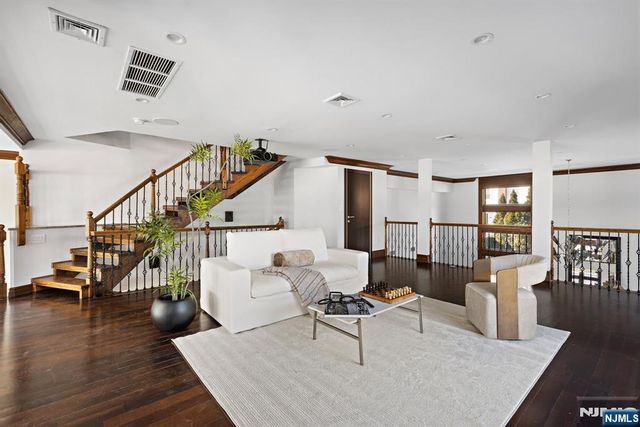 1286 River Road, Edgewater, NJ 07020