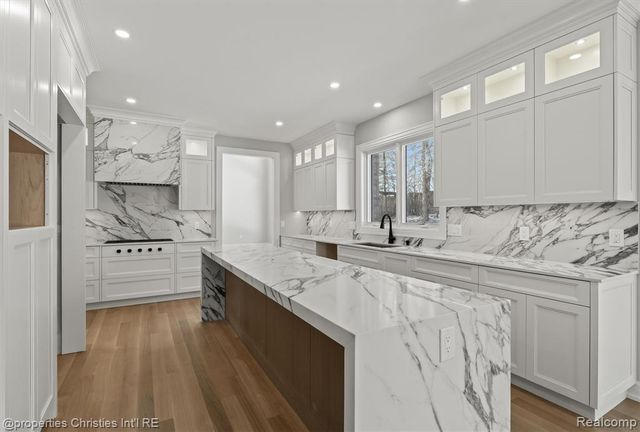 3080 Chickering Court, Bloomfield Hills, MI 48302