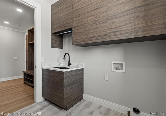 3080 Chickering Court, Bloomfield Hills, MI 48302