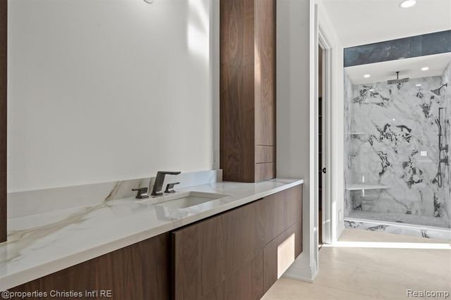 3080 Chickering Court, Bloomfield Hills, MI 48302