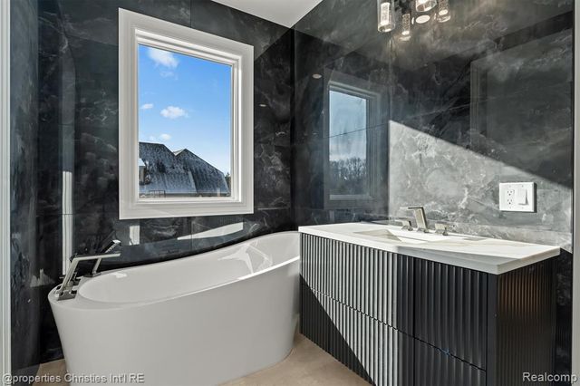 3080 Chickering Court, Bloomfield Hills, MI 48302