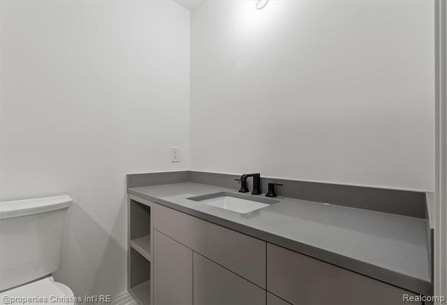 3080 Chickering Court, Bloomfield Hills, MI 48302