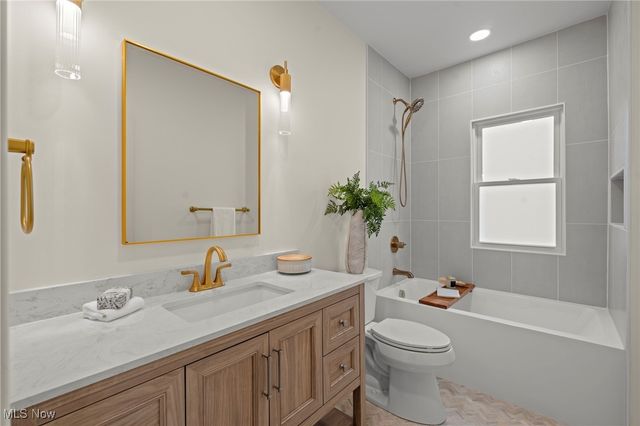 1563 Winchester Avenue, Lakewood, OH 44107