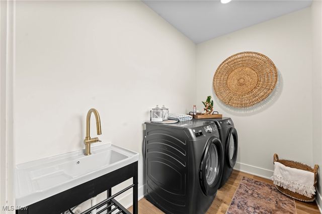 1563 Winchester Avenue, Lakewood, OH 44107