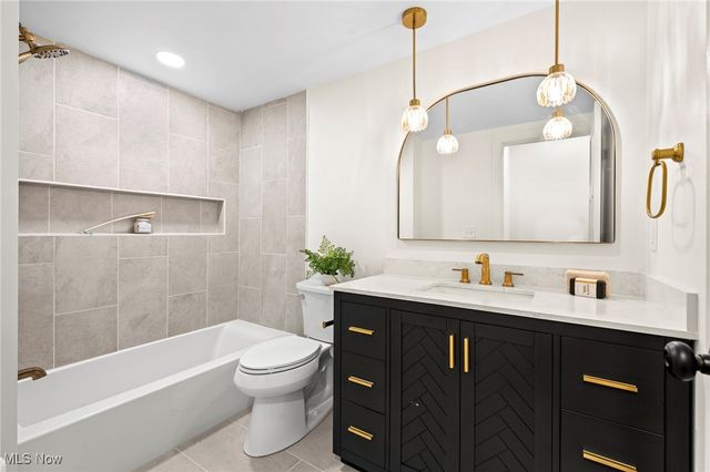 1563 Winchester Avenue, Lakewood, OH 44107