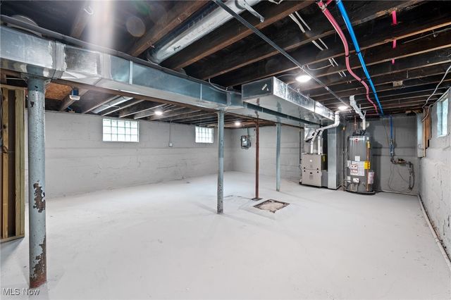 1563 Winchester Avenue, Lakewood, OH 44107