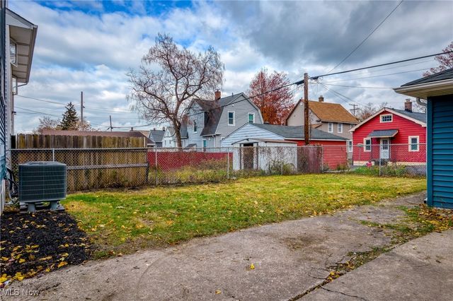 1563 Winchester Avenue, Lakewood, OH 44107