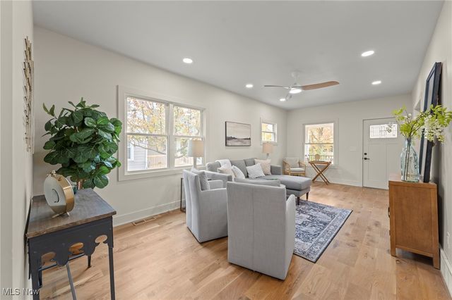 1563 Winchester Avenue, Lakewood, OH 44107