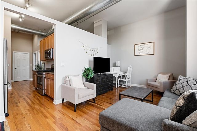 824 W Superior Street 306, Chicago, IL 60642