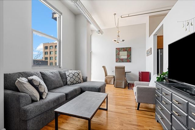 824 W Superior Street 306, Chicago, IL 60642