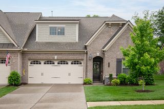 1045 Callaway Dr, Lebanon, TN 37087