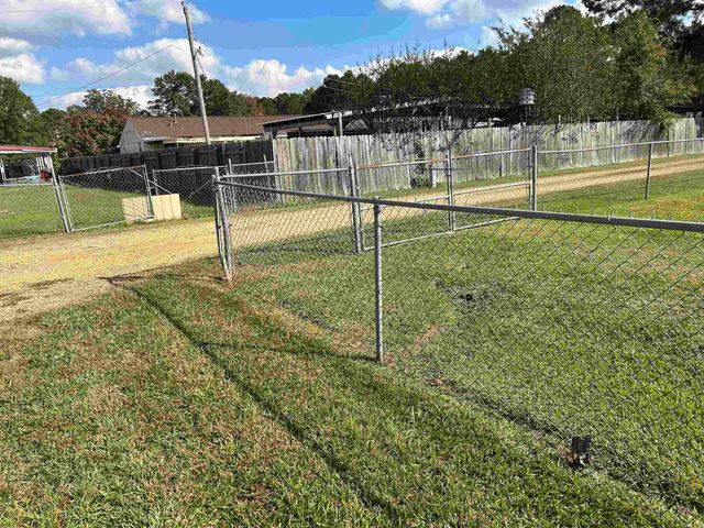 228 E Ingram, E. Camden, AR 71701