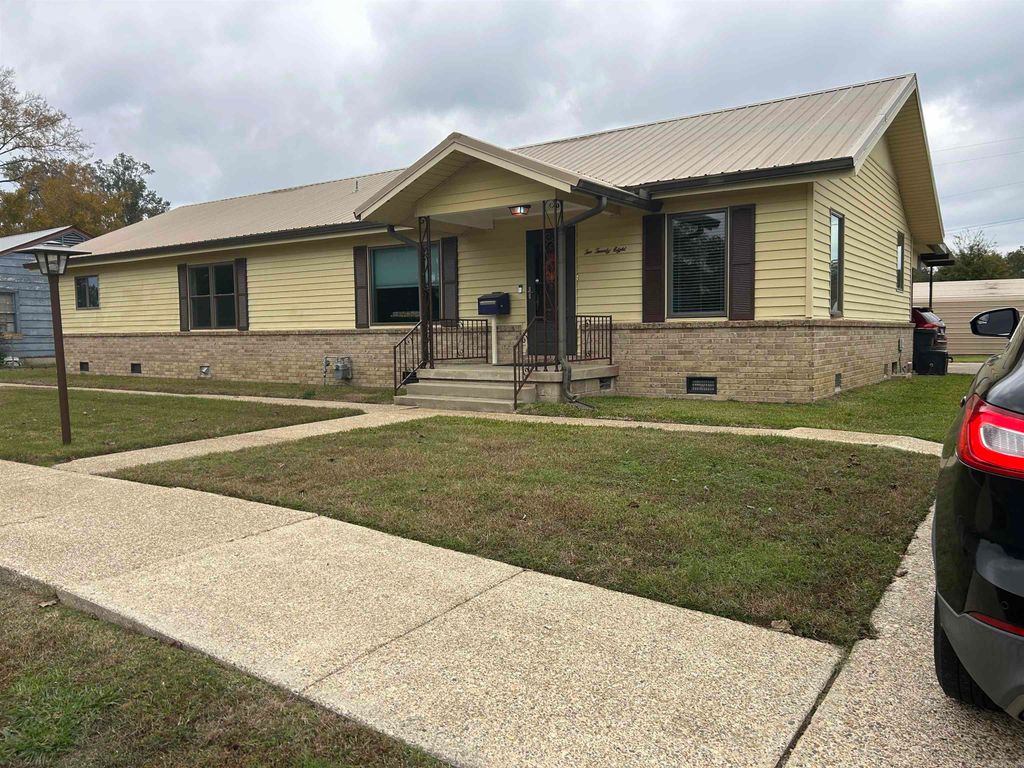 228 E Ingram, E. Camden, AR 71701