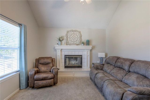 18909 E 12th Terrace, Independence, MO 64057
