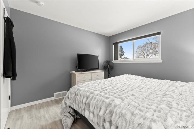 3947 Percy King Road, Waterford Charter Township, MI 48329