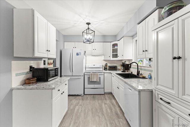 3947 Percy King Road, Waterford Charter Township, MI 48329