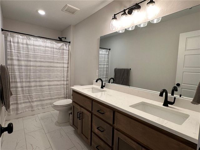 3117 SW Arbor Tree Drive, Lee's Summit, MO 64082