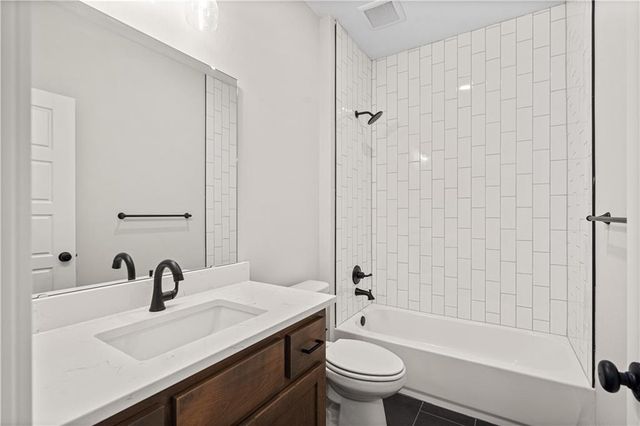 3117 SW Arbor Tree Drive, Lee's Summit, MO 64082